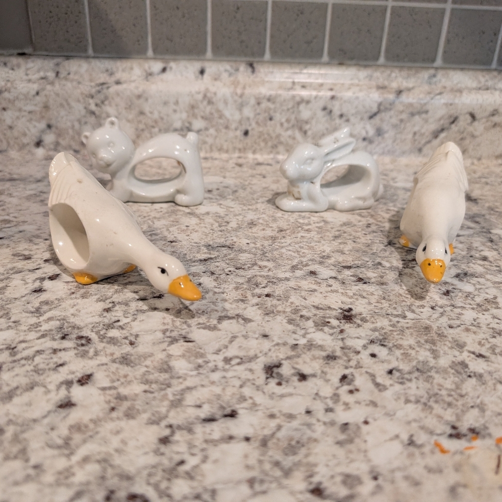 🔥$5 if bundled🔥 4 Ceramic Animal Napkin Rings Set